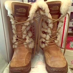 The North Face  PRIMALOFT  Tan Fur Boots Size 7